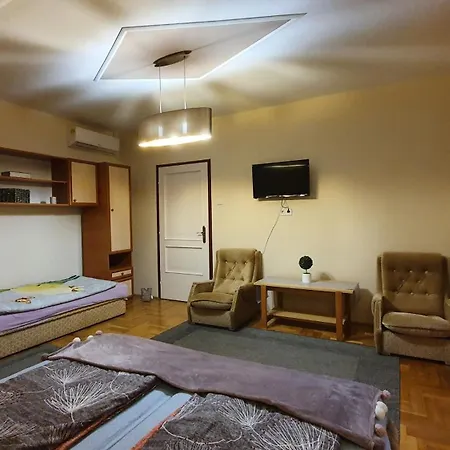 Agnes Vendeghazak Siofok-apartman 3 Guest house *