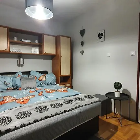 بيت ضيافة Agnes Vendeghazak Siofok- 2,3,4 Fore Fuerdoszobaval,erkellyel