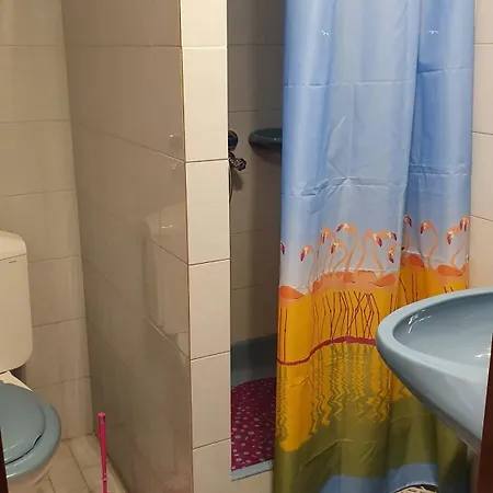 Agnes Vendeghazak Siofok- 2,3,4 Fore Fuerdoszobaval,erkellyel بيت ضيافة شيوفوك